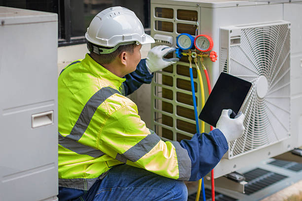 Professional Hvac technician working in Fowler, IN